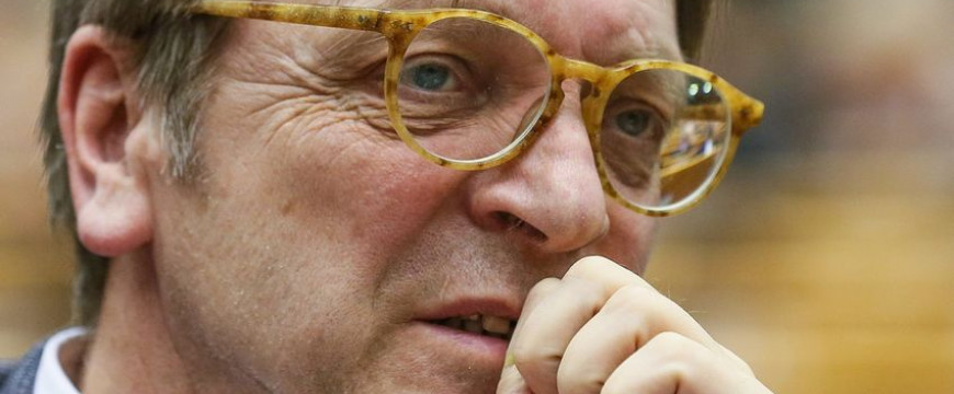 Orbán Viktor ellen hergel a bukott Guy Verhofstadt 