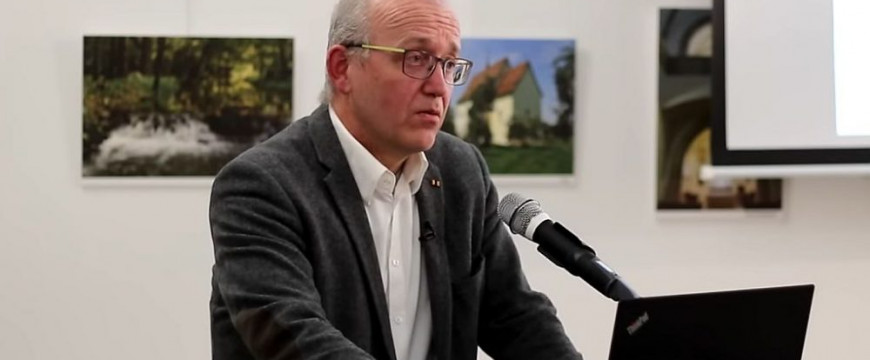 A történész, aki az irháját mentő náci tömeggyilkos és a magyargyűlölő kommunisták szóvivője lett