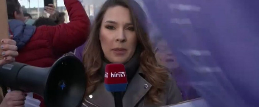 Vérlázító! Élő adásban tépték ki a HírTV riporterének kezéből a mikrofont a pride-párti tüntetésen