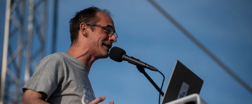 Megszorult a XII. kerület kutyapártos polgármestere: Kovács Gergely mint a láncra vert kutya üvölt, nyüszít ugat
