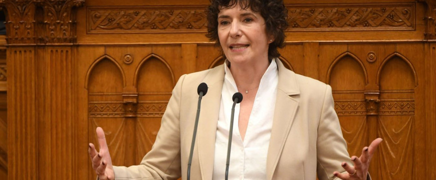 Vaj a maguk füle mögött van, Klára!