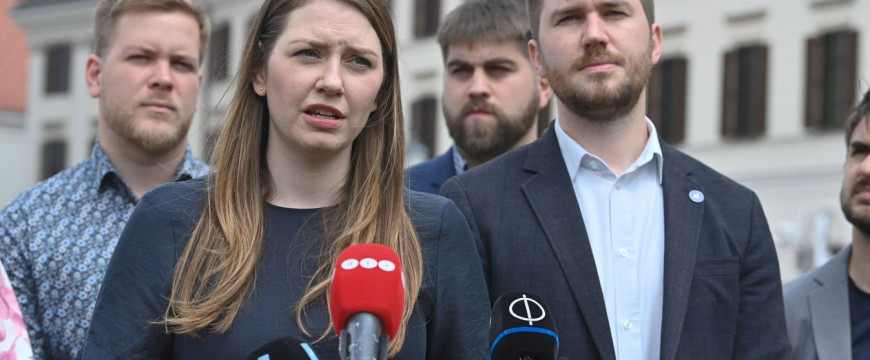 Megint jönnek, kekeckednek Megint jönnek, kekeckednek