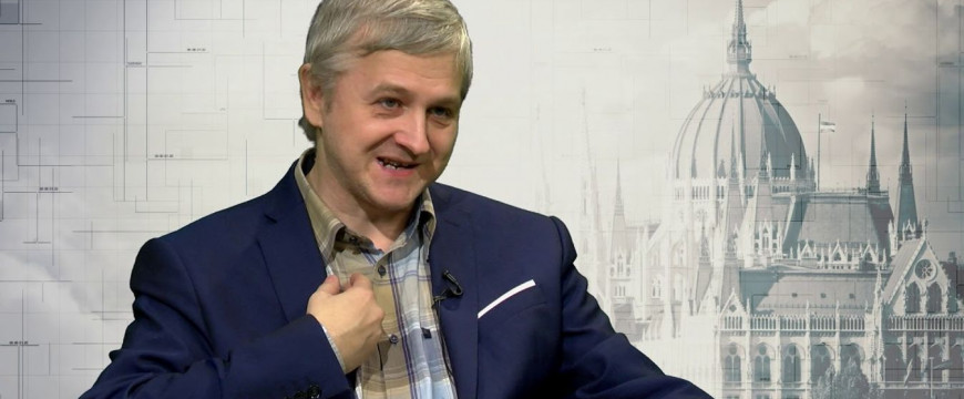 Földbe döngölték Magyar Pétert, a baloldalról érkezett a méretes csapás Földbe döngölték Magyar Pétert, a baloldalról érkezett a méretes csapás