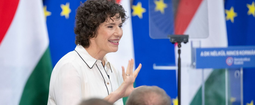 Klárika most újra megpróbálkozik