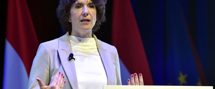 Elfelejtette volna Klára asszony, hogy hajdani férje mekkorát bukott? Elfelejtette volna Klára asszony, hogy hajdani férje mekkorát bukott?