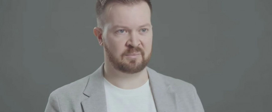 Bayer Zsolt: Stirlitz, Bond meg a „hős”