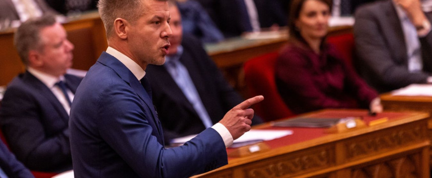 Egy ember állíthatta volna le Magyar Péter parlamenti produkcióját, de ő mással volt elfoglalva Egy ember állíthatta volna le Magyar Péter parlamenti produkcióját, de ő mással volt elfoglalva