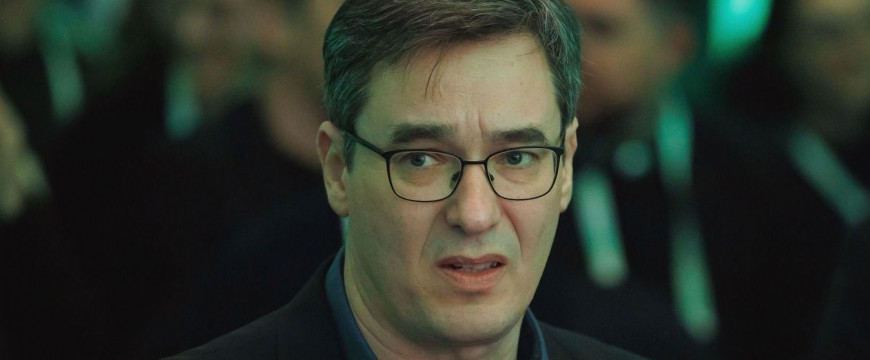 Pilhál György: Egy kitüntetett zászlólengető Pilhál György: Egy kitüntetett zászlólengető