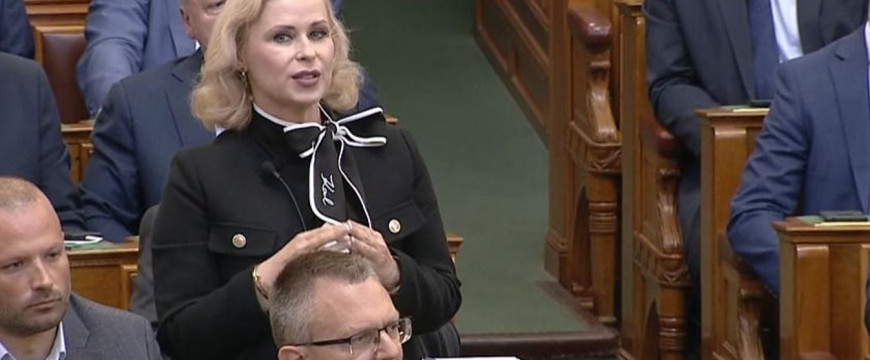 Vállalhatatlan megjegyzést tett a tiszás képviselő, Juhász Hajnalka külsejét bírálta Vállalhatatlan megjegyzést tett a tiszás képviselő, Juhász Hajnalka külsejét bírálta