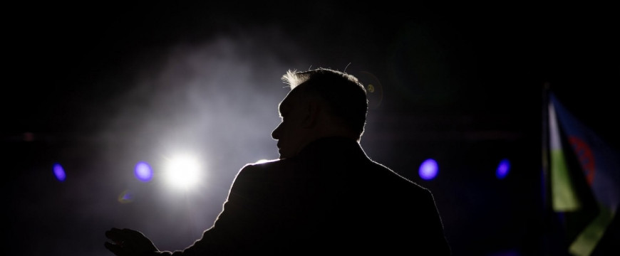 Mit tegyen Orbán Viktor? 1. Mit tegyen Orbán Viktor? 1.
