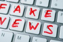 A nyári melegben is dübörög a Fake News gyár
