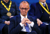 Robert C. Castel: Eszkalálj, ha Merz!