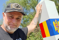 Vályi Istvánnak korpásodik a haja