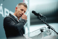 Itt az újabb leleplező kép Magyar Péterről, ezt hiába nagyítgatják a tiszás álprofilok