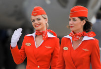Miért visel minden stewardess vörös rúzst?