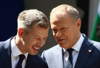 Piros lapott kapott a lengyelektől a Magyar Péterrel parádézó Donald Tusk Piros lapott kapott a lengyelektől a Magyar Péterrel parádézó Donald Tusk