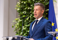 Magyar Péter a saját eredettörténetét is beáldozta Baka András jelölésével