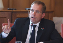 Ruff vasökle lesújt a fideszes dalárdákra