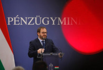 Felbukkant egy szókígyó a kormányzati tájékoztatón, és beleharapott a saját farkába Felbukkant egy szókígyó a kormányzati tájékoztatón, és beleharapott a saját farkába